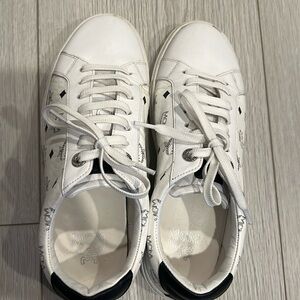 💥MCM WHITE SNICKERS💥